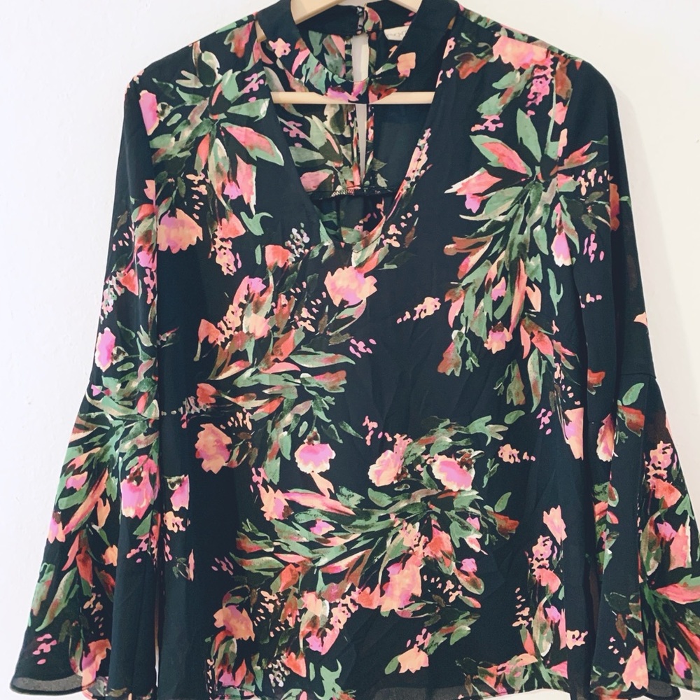 Eva Mendes by New York & Company Floral Blouse Bell sleeves Small